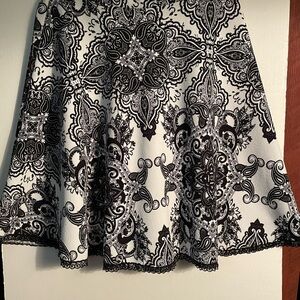 Women’s Skirt  in Paisley Black/White. Small